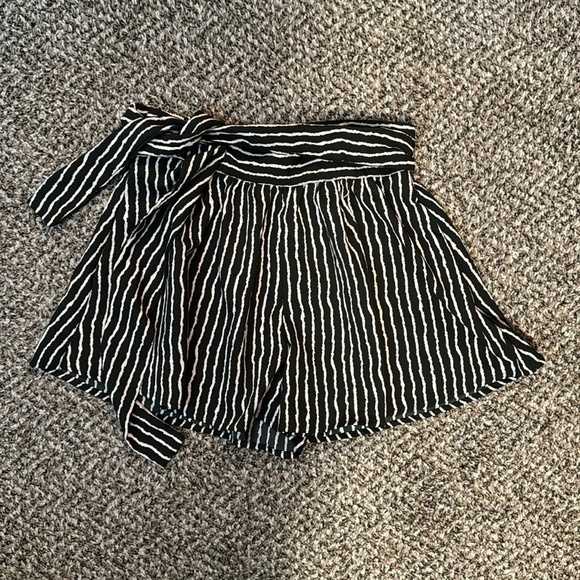 Urban outfitters tie shorts - Picture 1 of 1